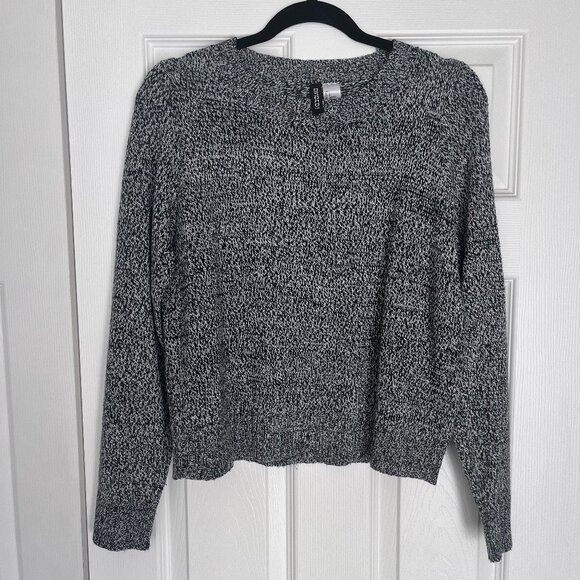 3/$20 ☀️ Knit Sweater from DIVIDED - H&M - Picture 1 of 4
